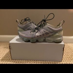gray vapormax